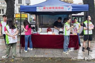 邮报：纽卡斯尔有意在夏窗免签伯恩茅斯25岁后卫劳埃德-凯利